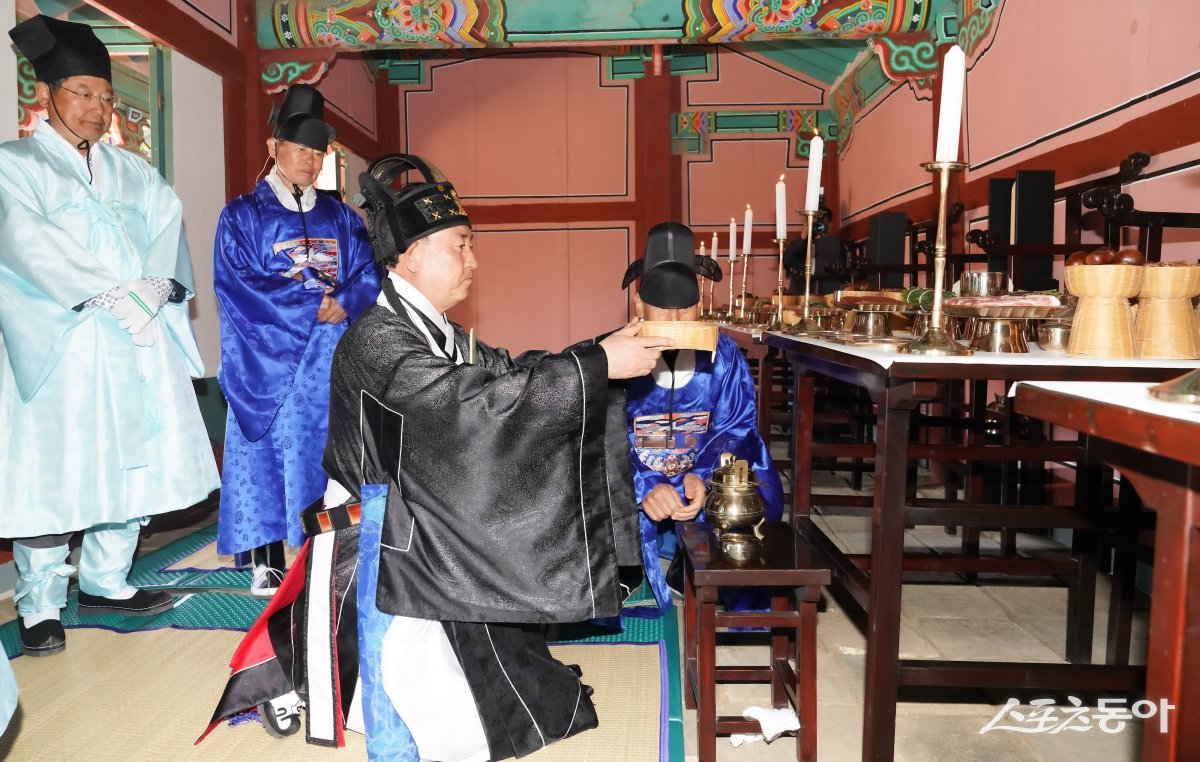 광주시는 지난 8일 남한산성 현절사에서 ‘현절사 춘계 제향’을 엄숙하게 봉행했다. 사진제공｜경기 광주시