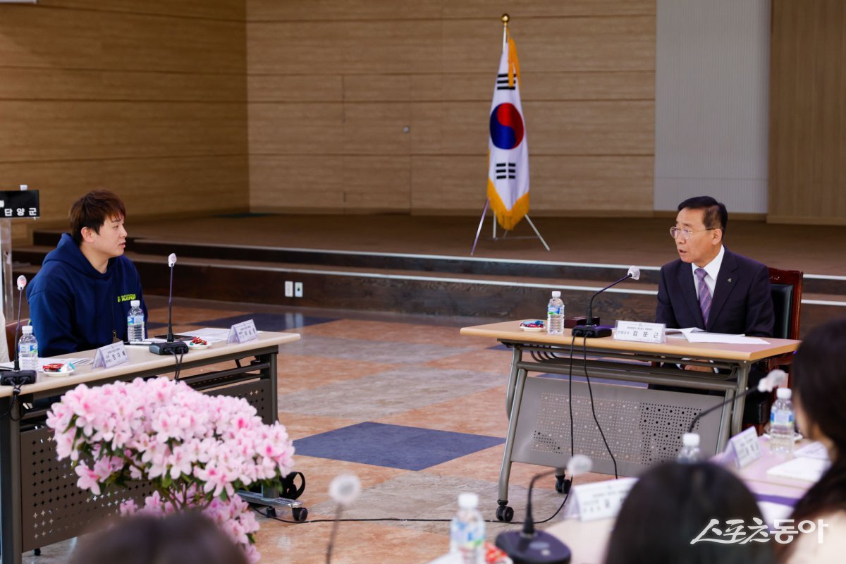 지난 8일 단양군청 4층 회의실에서 청년 창업자들의 소통과 협업을 위한 네트워크 행사 ‘톡톡데이(Talk Talk Day)’가 20여 명의 청년 창업가가 참여한 가운데 성황리에 개최됐다. 사진제공|단양군