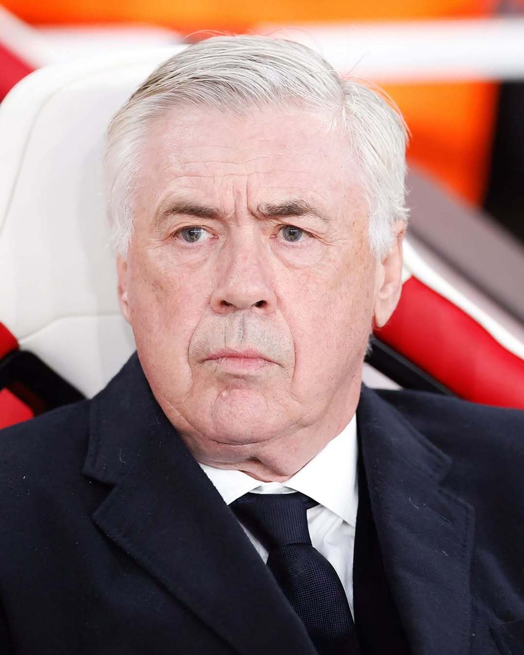 카를로 안첼로티 레알 마드리드 감독이 9일(한국시간) 아스널과 UCL 8강 1차전 원정경기 도중 그라운드를 바라보고 있다. 사진출처｜레알 마드리드 SNS