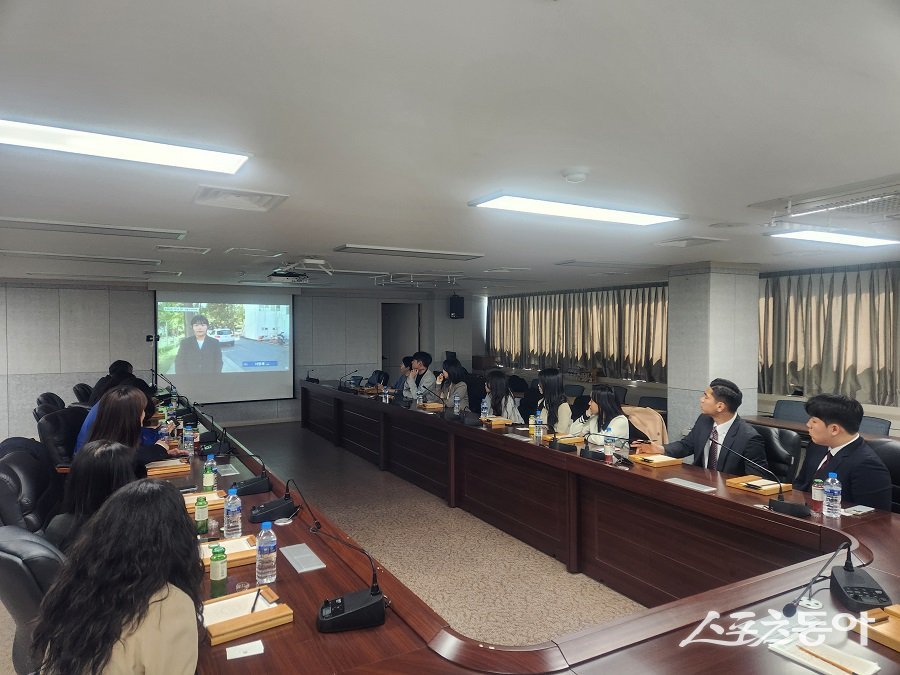 인천 서구의회,  20대 청년 및 대학생들이 함께 청년 정책 간담회를 개최했다.  사진제공｜인천 서구의회