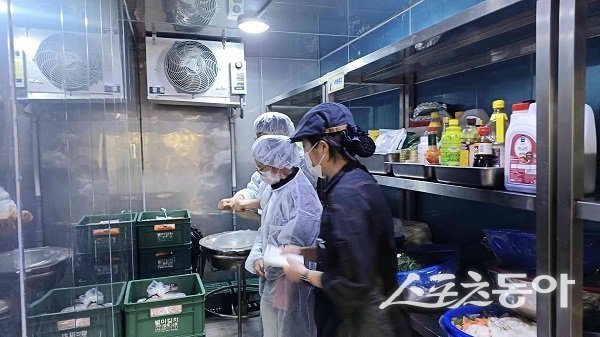 영덕군, 산불 피해 이재민 급식시설 안전관리. 사진제공 l 영덕군