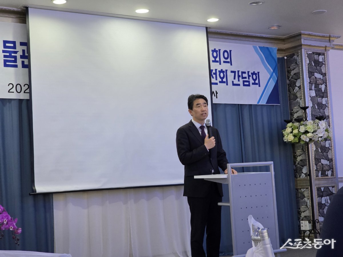 정경훈 한국농어촌공사 영광지사장이 9일 2025년 물관리 현장설명회를 주재하고 있다. 사진제공=조영민 기자