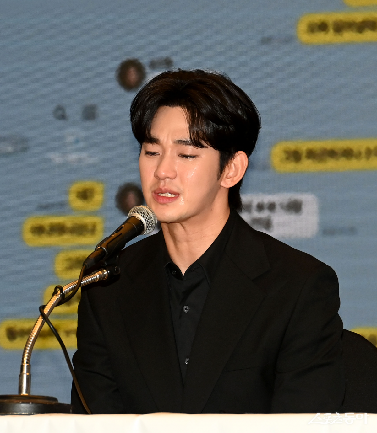 김수현 측이 김새론 유족과 이들을 대변해온 유튜브 채널 ‘가로세로연구소’(가세연)를 상대로 120억원대 손해배상 청구 소송에 나선 가운데, 재판에 앞서 수반되는 인지대·송달료 등 3800만원을 아직 납부하지 않았단 때아닌 ‘미납설’에 휘말렸다. 이에 대해 김수현 측은 즉각 “문제 없이 전액 납부”했음을 확인해 눈길을 끌었다. 김종원 기자 won@donga.com