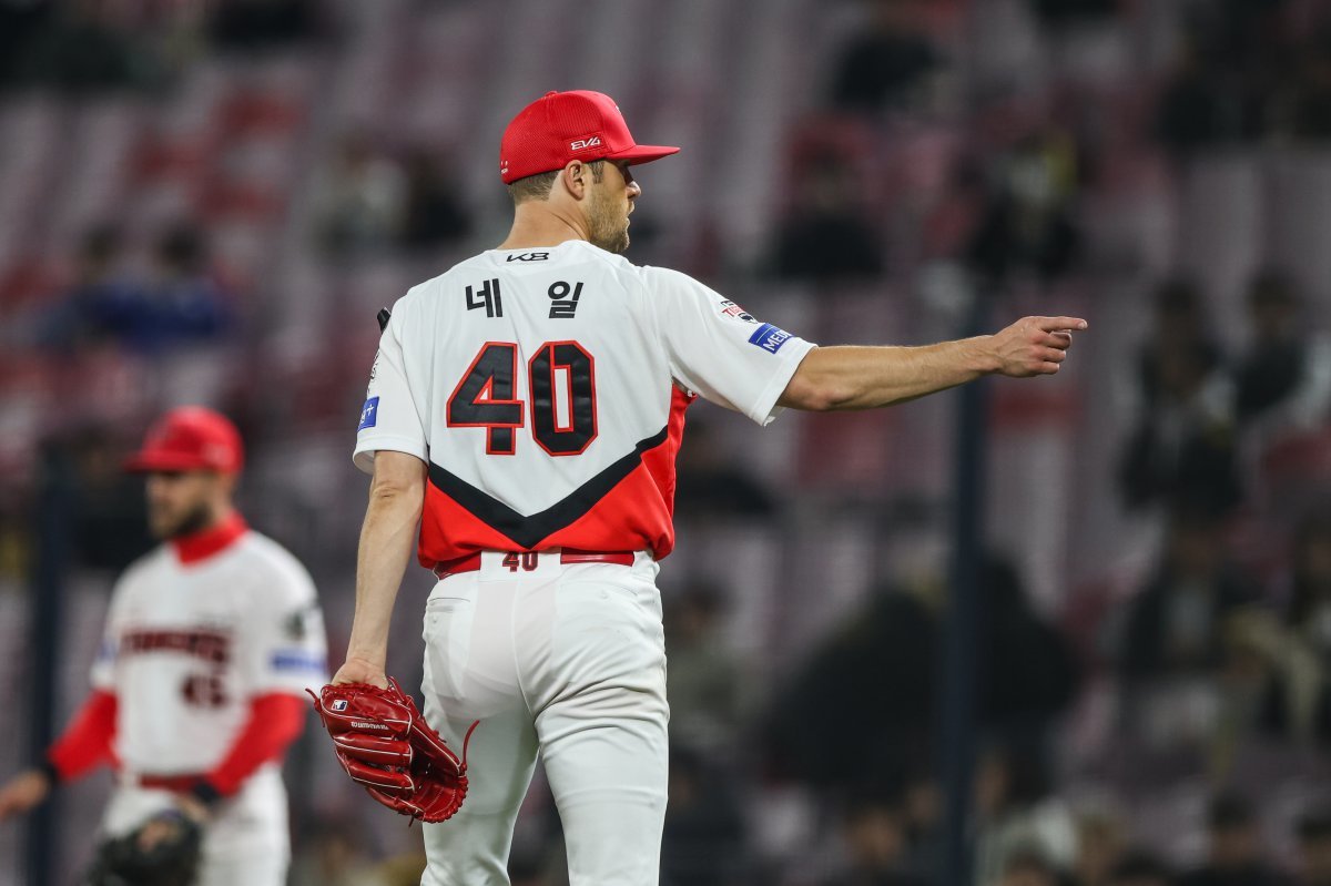 KIA 제임스 네일이 2년 연속 평균자책점(ERA) 1위 기록에 도전한다. 프로야구가 출범한 1982년 이래 ERA 1위 기록을 2년 연속 달성한 투수는 선동열 전 감독이 유일하다. 선 감독은 1985년부터 1991년까지 7년 연속 리그 ERA 1위 기록을 차지한 바 있다. 사진제공 | KIA 타이거즈