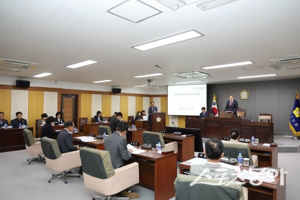 청도군의회 제308회 임시회가 진행되고 있다. 사진제공 ㅣ 청도군의회
