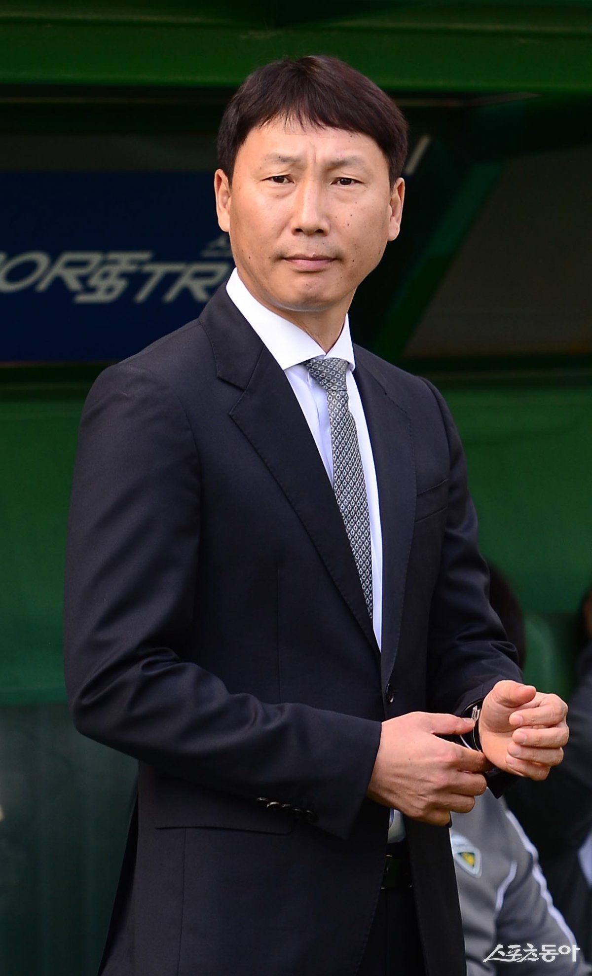 김상식 베트남대표팀 감독이 맨체스터 유나이티드를 상대할 아세안 올스타팀의 사령탑이 됐다. 사진은 2022년 전북 현대-FC서울의 FA컵 결승 2차전 도중 그라운드를 바라보는 김 감독. 스포츠동아DB