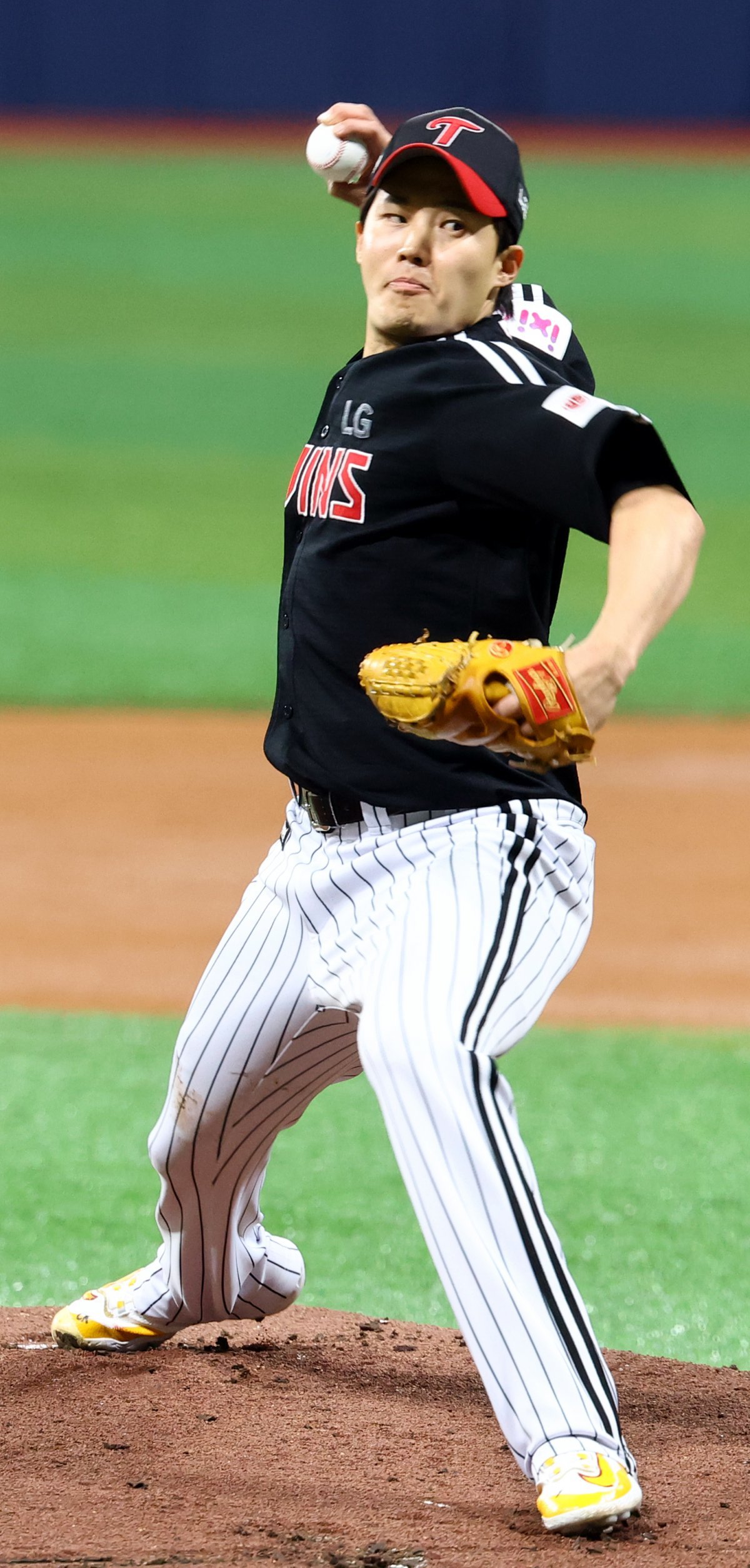 LG 트윈스 임찬규가 KBO 역대 10번째 무결점 이닝을 완성했다. 10일 고척 키움전에서 4회 야시엘 푸이그~이주형~박주홍을 모두 3구 삼진으로 돌려세웠다. 서울｜뉴시스