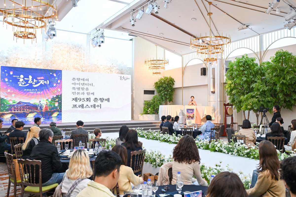 10일 서울 용산 피스앤파크 컨벤션에서 열린 ‘제95회 남원 춘향제 D-20 미디어 데이&앰배서더 네트워킹’. 1992년 미스춘향인 국악인 오정해가 진행을 맡았다 사진제공|지엔씨이십일