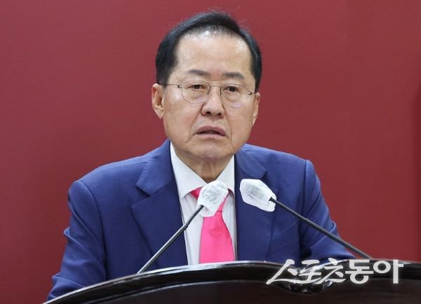 홍준표 대구광역시장이 대구시의회 본회의장에서 시장으로 마지막 연설을 하고 있다. 사진제공 ㅣ 대구시