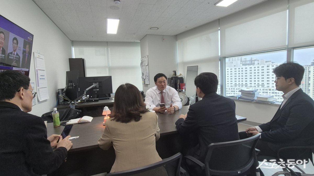 고준호 경기도의회 의원(국민의힘, 파주1)은 지난 9일 경기도교육청 및 경기도청 관계자들과 간담회를 갖고, 지난 2월 대전 초등학생 피살 사건 이후 진행된 긴급 간담회의 후속 대응 상황을 집중적으로 점검했다. 사진제공|고준호 의원