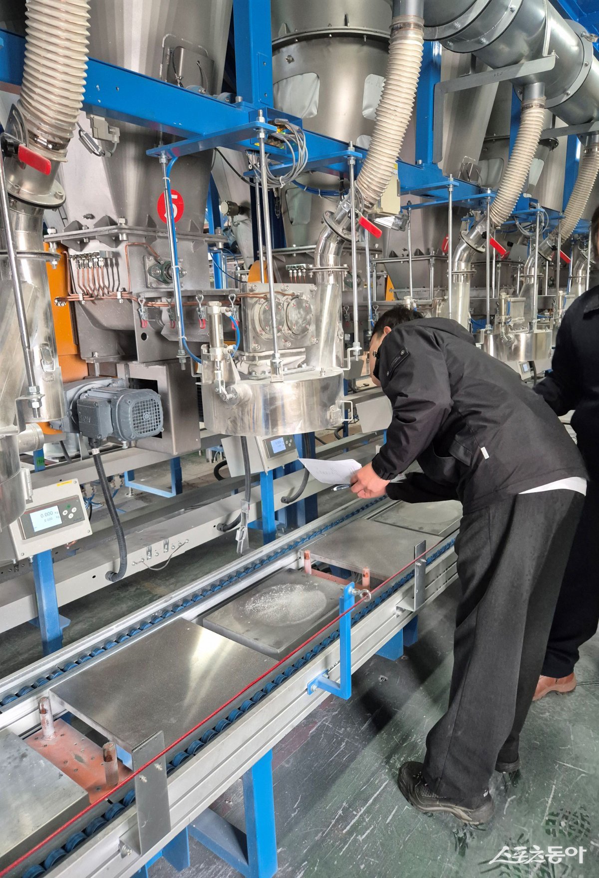 광주광역시가 최근(4월 1~2일) 환경오염물질 배출사업장을 대상으로 ‘민‧관 합동 지도‧점검’을 실시한 결과, 위반업체 5개소를 적발했다. 사진제공=광주광역시