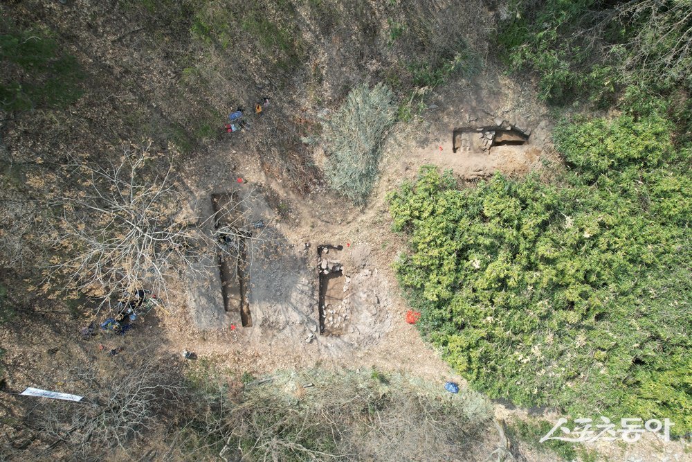 김제시가 지난 10일 금구산성 시굴조사 성과에 대한 결과를 공유하고, 관련전문가의 자문을 받기 위한 학술자문회의를 조사현장에서 개최했다. 사진제공=김제시