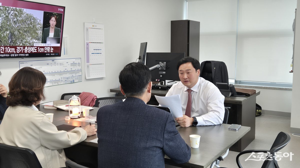 고준호 경기도의원(국민의힘, 파주1)은 14일, 최근 MBC 보도를 통해 불거진 파주 한민고 교사들의 성범죄 사안과 관련해 파주교육지원청 및 경기도교육청 관계자들과 잇따라 긴급 간담회를 갖았다. 사진제공｜고준호 경기도의원