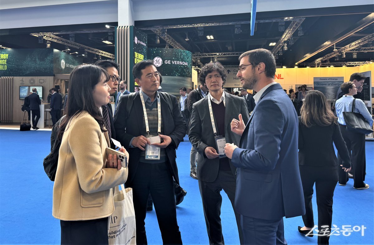 전남도가 최근 유럽에서 열린 해상풍력 산업 전시회에 방문한 모습. 사진제공=전남도