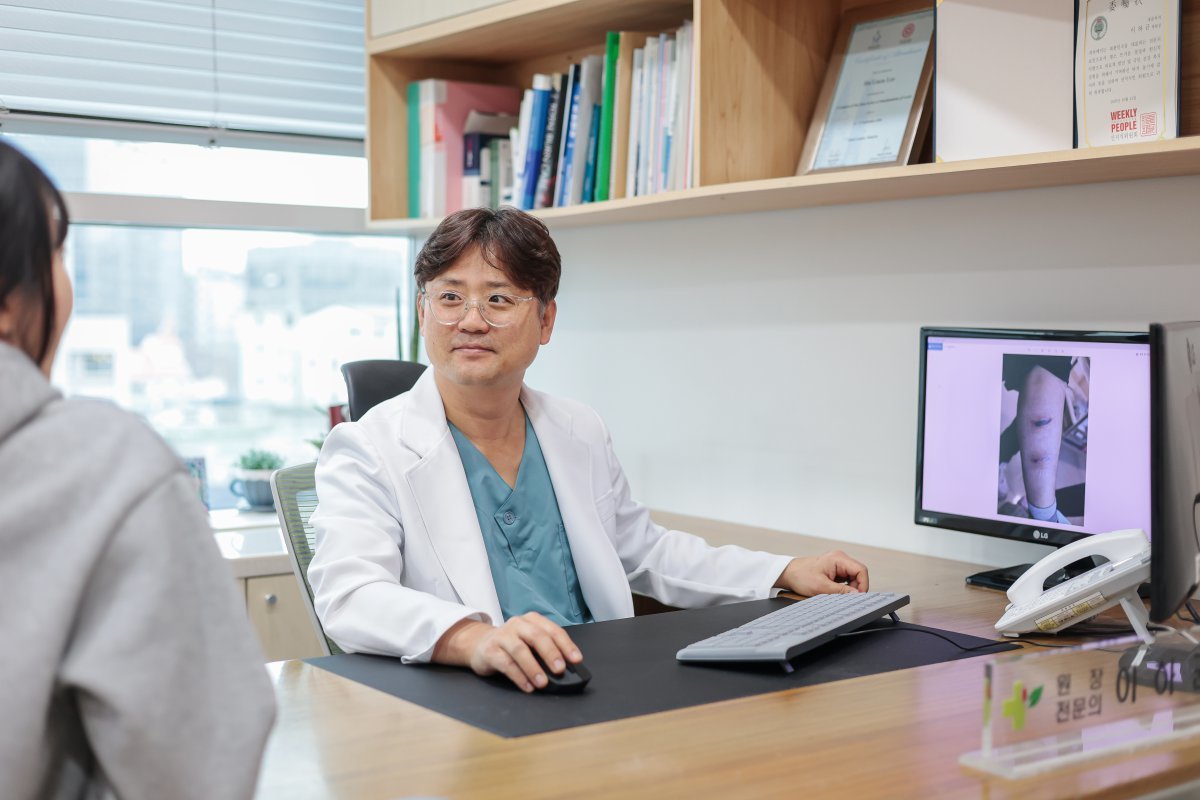 수원 새솔외과의원 이하균 원장. 사진제공ㅣ수원 새솔외과의원