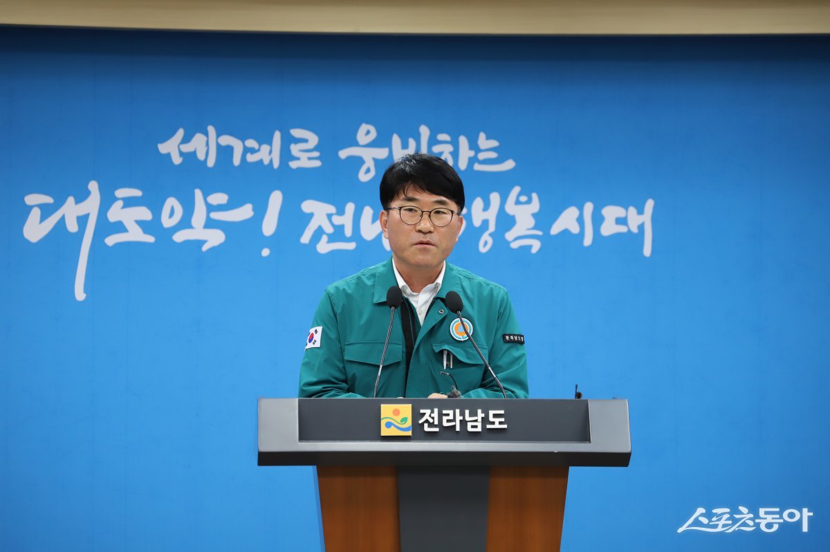 이영남 도 동물방역과장이  지난 14일 무안군 구제역 이동제한 해제검사 중 돼지농장 3곳에서 추가로 발생해 신속한 초동방역 조치를 취하고 있다고 밝혔다. 사진제공=양은주 기자