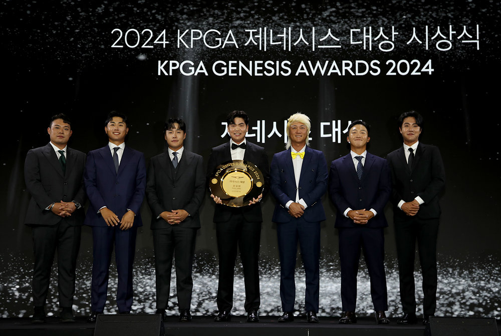 2024 제네시스 대상 시상식에 모인 제네시스 포인트 상위 랭커들. 사진제공  |  KPGA