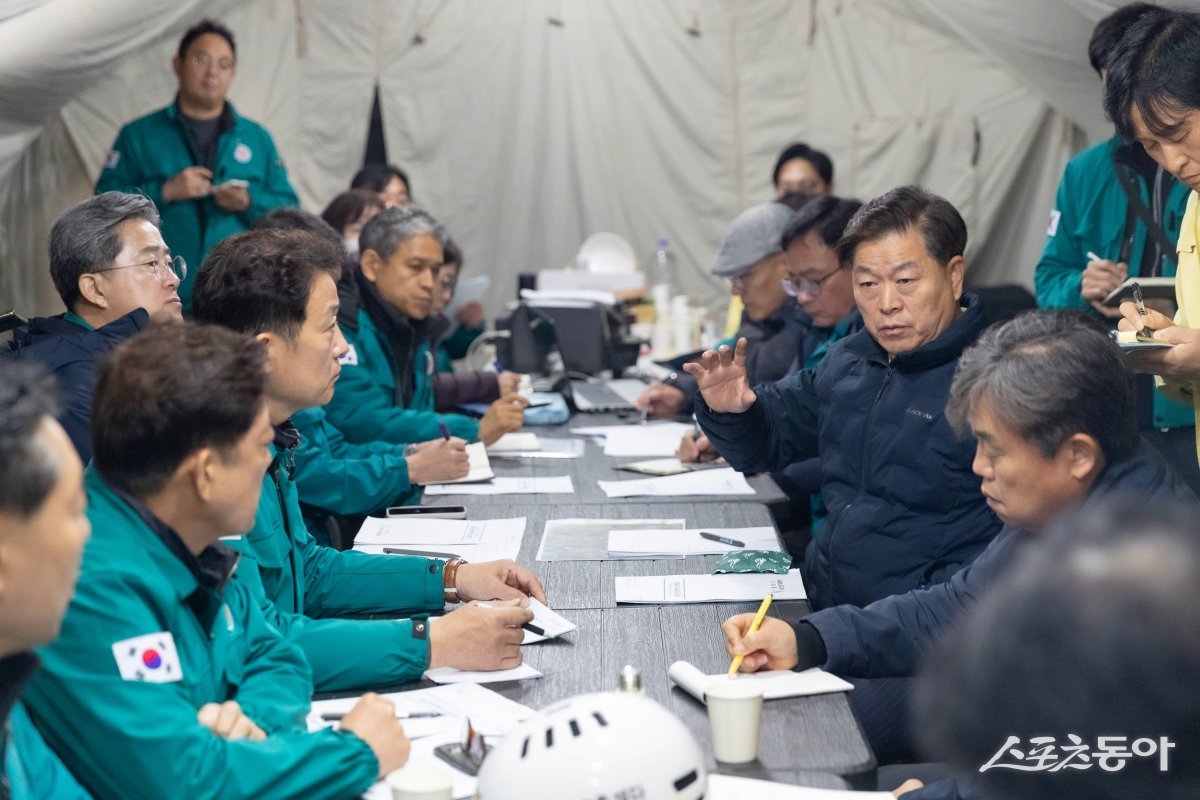 광명시(시장 박승원)는 지난 11일 신안산선 공사현장에서 발생한 붕괴 사고로 피해를 입은 주민과 상인을 돕기 위해 ‘재난피해자지원센터’를 구성·운영한다. 사진제공｜광명시