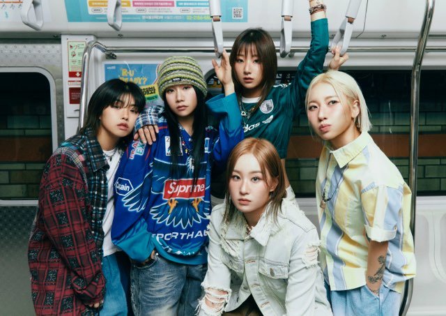 26일 새로운 내용으로 공개하는 ‘Let’s Play! 로티스 어드벤처 퍼레이드’의 안무를 맡은아이키와 댄스 크루 HOOK(훅). 5월 3일 아이키를 포함한 크루 전원이 퍼레이드에 참여하는 이벤트도 진행한다 사진제공|롯데월드 어드벤처