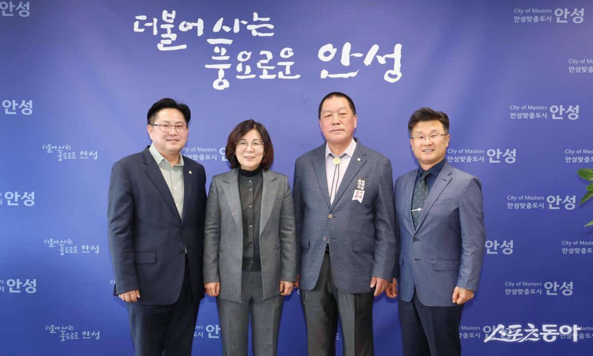 안성시(시장 김보라)가 지난 4월 15일 안성시의회(의장 안정열)와 정례 간담회를 갖고, 한국전력공사가 추진 중인 고압 송전선로 건설 사업에 대한 심도 깊은 논의를 진행했다. 사진제공｜안성시