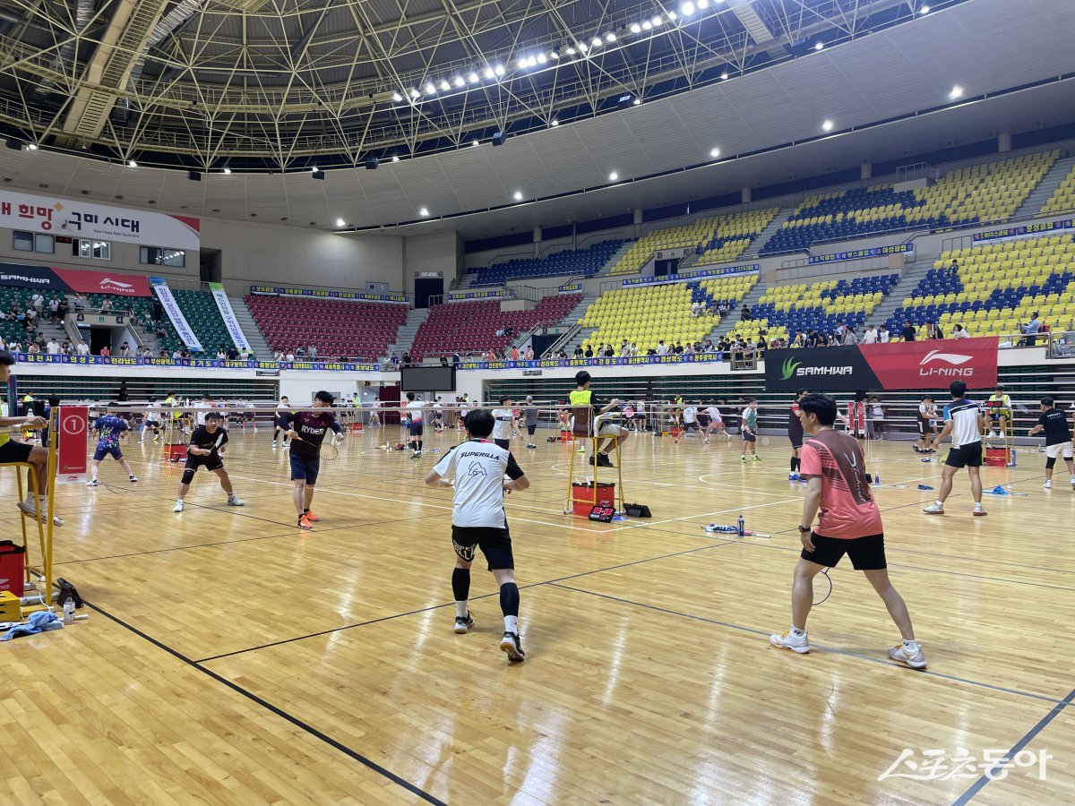 ‘제18회 구미새마을배 오픈 배드민턴대회’가 오는 19일부터 20일까지 양일간 구미시복합스포츠센터와 예스구미스포츠파크에서 열린다. 사진은 지난대회 광경. 사진제공ㅣ구미시