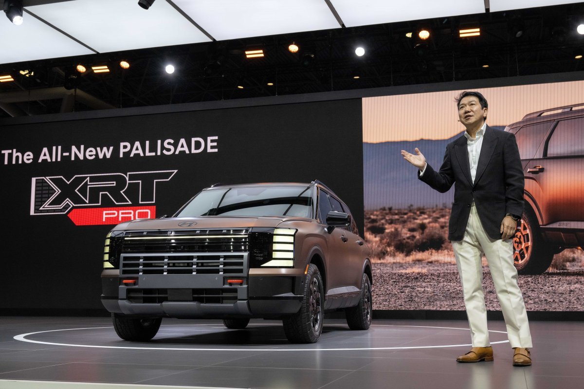 현대차가 디 올 뉴 펠리세이드를 북미에 최초로 선보였다. 이상엽 현대제네시스글로벌디자인담당 부사장이 발표하는 모습. 사진제공 ｜현대차