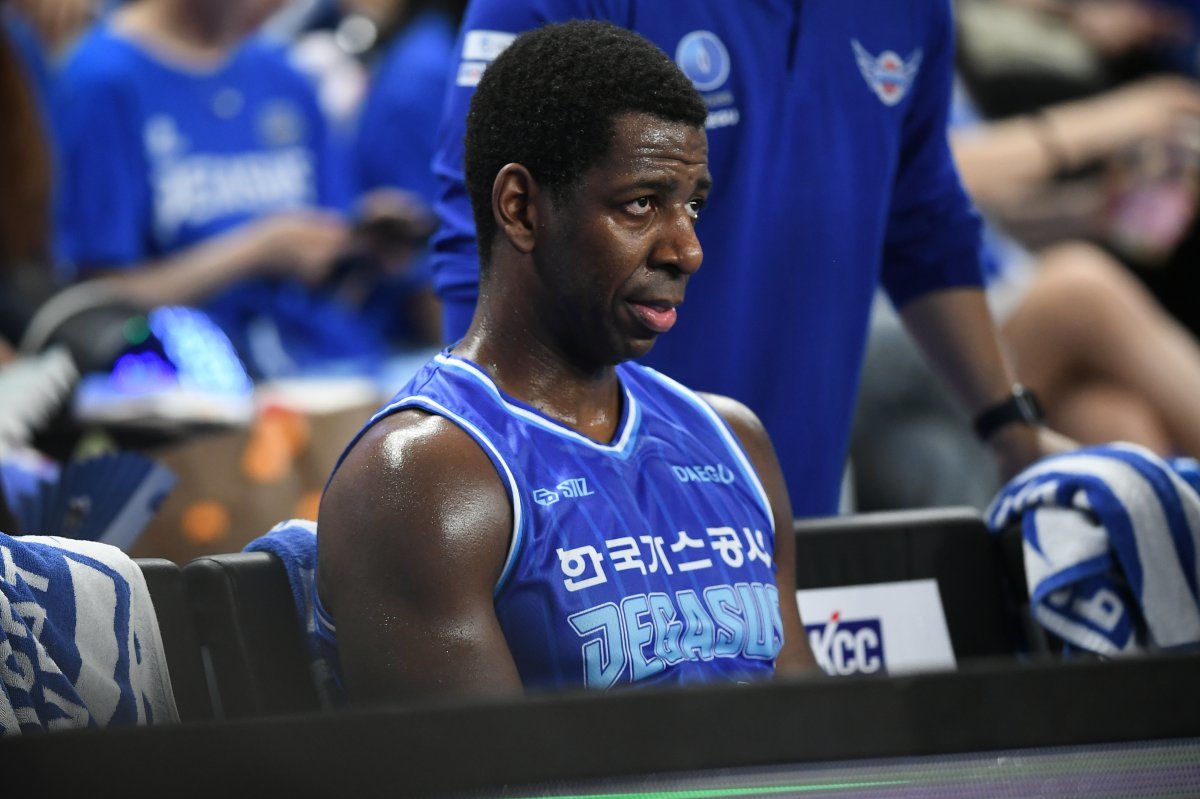 가스공사는 KT와 6강 PO 1·2차전에서 니콜슨의 공백을 실감했다. 공교롭게도 니콜슨이 돌아온 16일 3차전에선 마티앙이 발목 부상으로 이탈했다. 단기전에서 외국인선수의 공백이 아쉽기만 하다. 사진제공|KBL