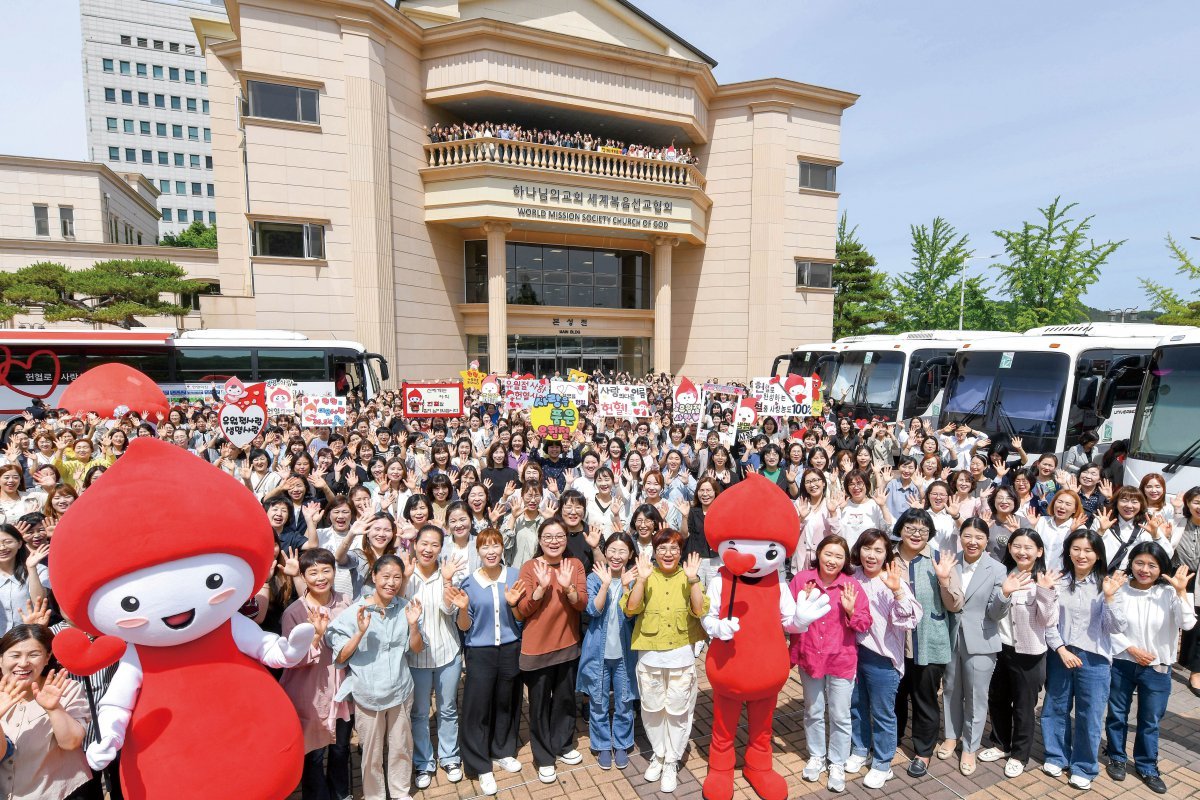 하나님의 교회는 20년간 ‘전세계 유월절사랑 생명사랑 헌헐릴레이’를 이어오고 있다. ‘대전서구 하나님의교회’에서 열린 1438차 헌혈릴레이에는 대전·충남권 일대 850명이 참여했다.