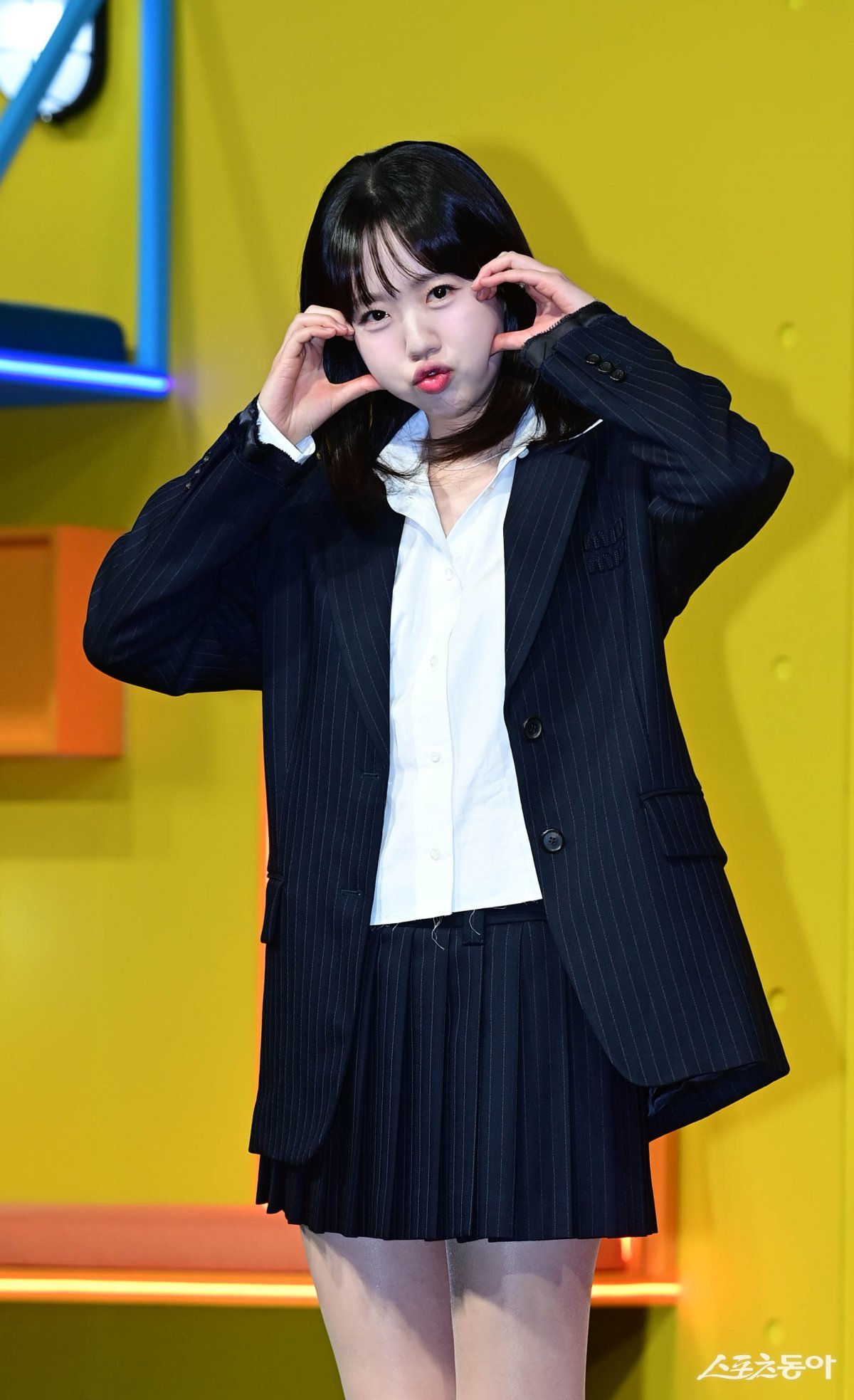 배우 지예은이 15일 서울 종로구 JW메리어트동대문스퀘어에서 열린 넷플릭스 리얼리티 프로그램 ‘대환장 기안장’ Part2 ‘절찬리 영업중‘ 기자간담회에서 포즈를 취하고 있다.  주현희 기자 teth1147@donga.com