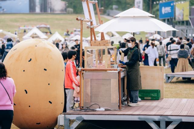 지난해 10월 춘천 엘리시안 강촌 리조트에서 진행한 ‘숲속 빵 시장’ 축제. 올해는 5월 25일에 열린다   사진제공｜엘리시안 강촌