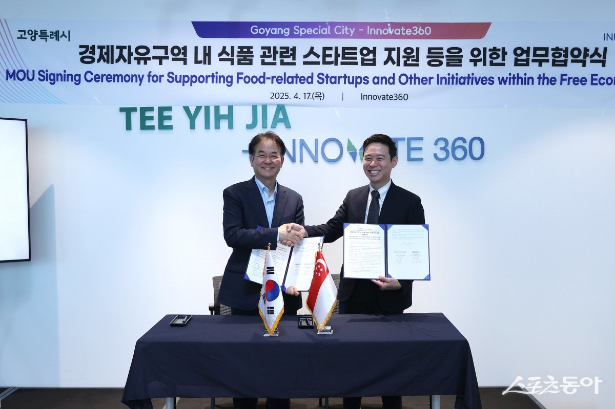 고양특례시와 Innovate 360 업무협약식(왼쪽부터 이동환 고양특례시장, 존 챙(John Cheng) 대표이사) 사진제공ㅣ고양시