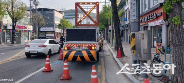 김천역 주변 국민은행~시민탑삼거리 L=0.86㎞ 구간을 정비하고 있는 모습. 사진제공|김천
