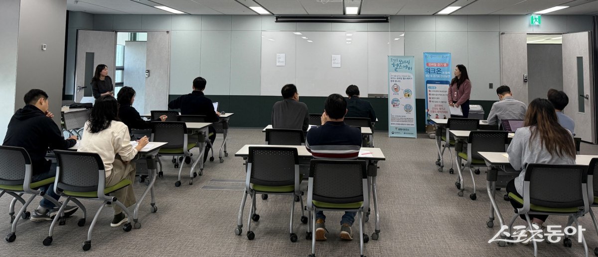 광명시는 지난 10일과 16일 일직동 11번가에서 사내 직원을 대상으로 찾아가는 ‘모바일 헬스케어’를 진행했다. 사진제공|광명시