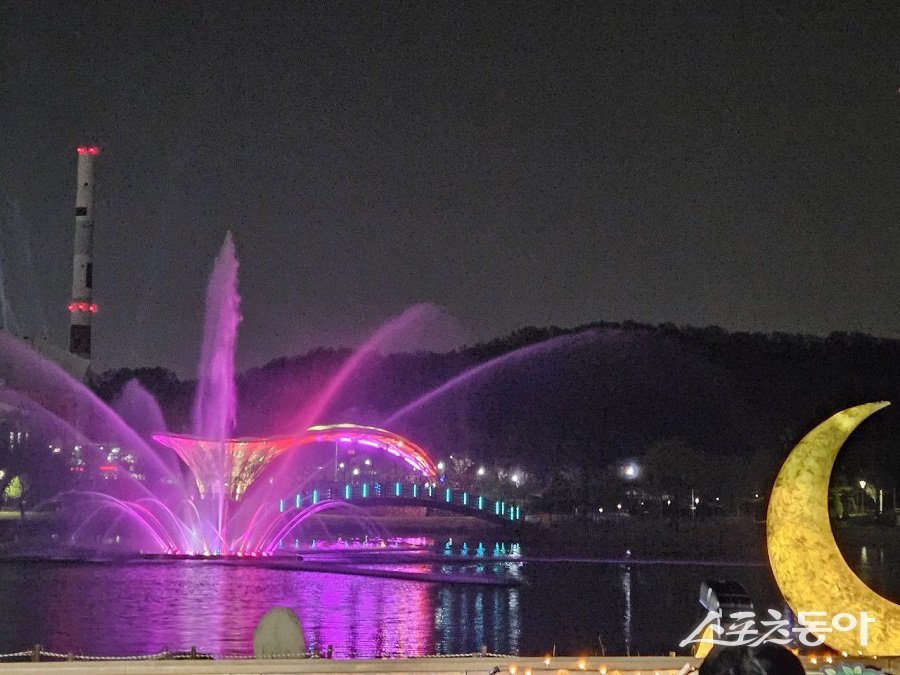 김병수 김포시장이 ‘하늘과 땅을 잇는 예술, 빛의 굴뚝 미래를 여는 창’ 점등식이 개최됐다. 사진제공|박미정 기자