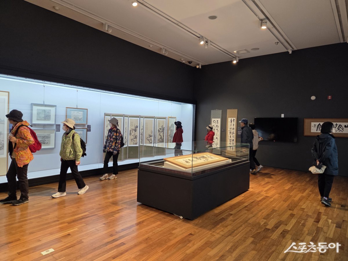 진도군이 ‘찾아가는 미술관 – 진도 서화의 개화, 추사를 찾아서 몽연(夢緣)’ 전시를 개최한다. 사진제공=진도군