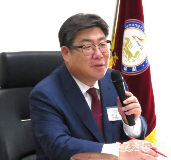 여준기 체육회장이 경북도민체전 출전 각오와 APEC 성공개최에 대해 이야기하고 있는 모습. 사진제공｜경주시체육회