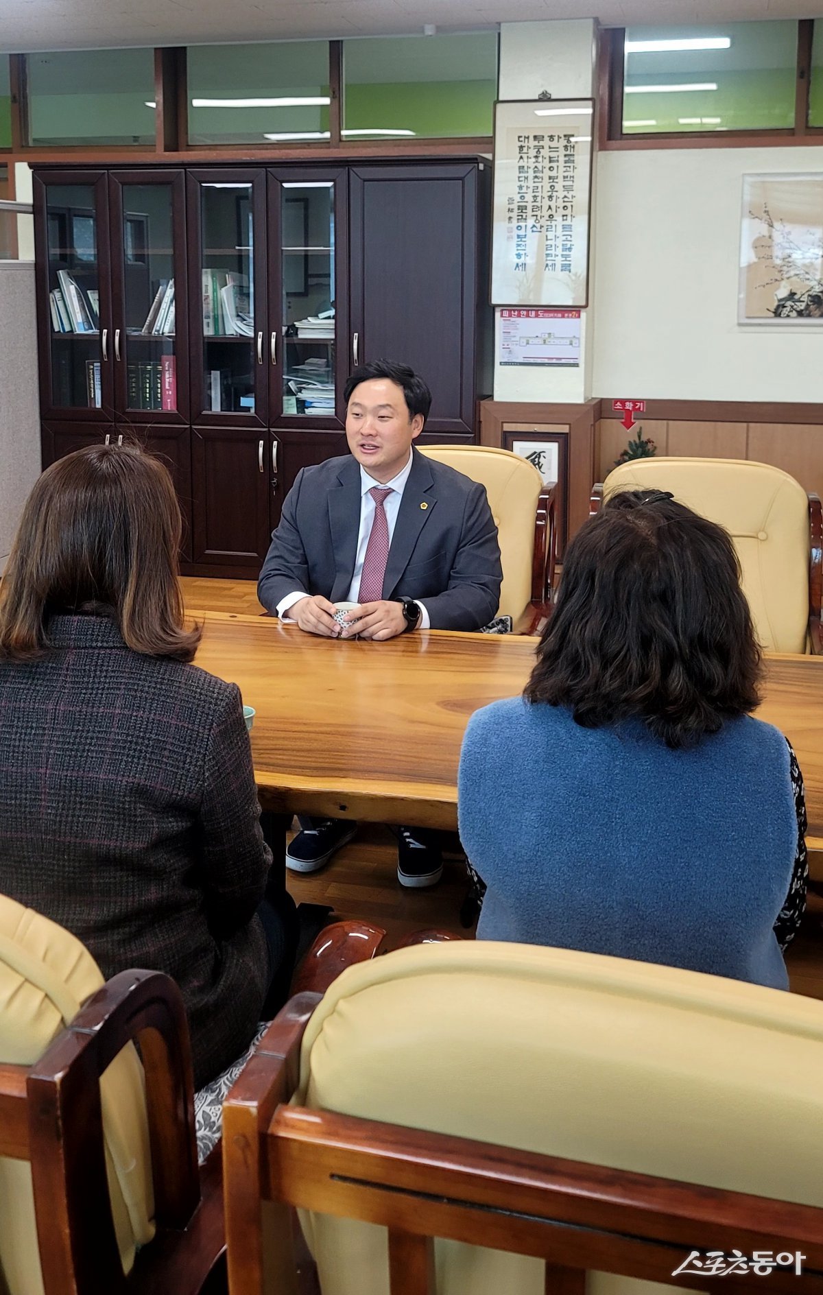 고준호 경기도의원(국민의힘, 파주1)은 직접 해당 두 학교를 방문해 운동장의 노후 상태는 물론 급식 조리 인력 부족 문제, 통학로 안전 문제 등 학교 현장의 다양한 어려움을 꼼꼼하게 확인하고 정리해 경기도교육청에 전달한 바 있다. 사진제공|고준호 경기도의원