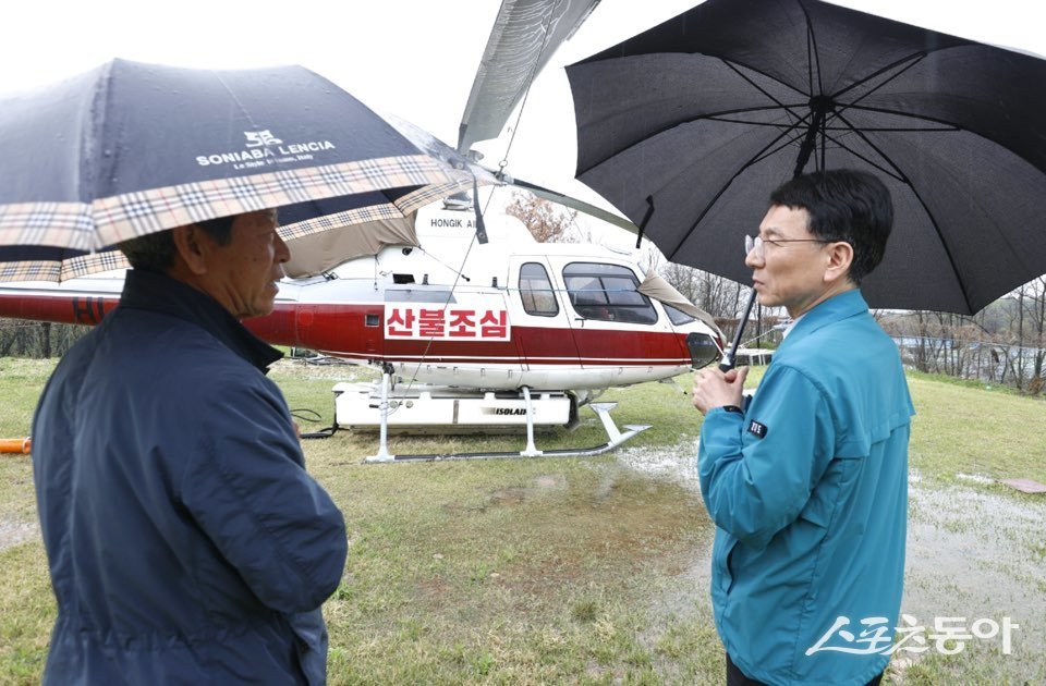 김성중 경기도 행정1부지사가 지난 22일 포천시와 파주시를 잇달아 방문해 최근 발생한 공군 전투기 오폭 사고 피해 상황, 봄철 산불 대비 태세, 대북전단 살포 관련 대응 현장을 집중적으로 점검했다. 사진제공|경기도
