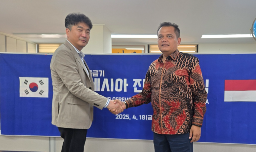 김태수 에코티스 대표(왼쪽)와 요욕 피토요(YOYOK PITOYO) 인도네시아 중소기업총연합위원회 회장.