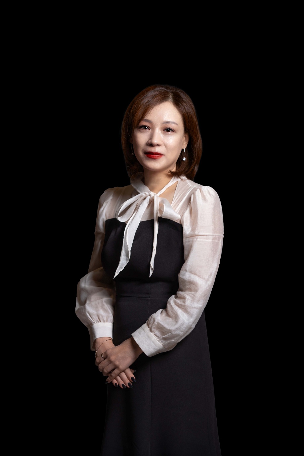 (주)이앤디컴 신경희 대표. 신 대표는 “우리 회사는 편집 에이전시라는 정체성을 지키고 있어요. 그러니까, ‘나만의 예술’을 하는 게 아니라 클라이언트와 진심으로 소통하고 그 요구를 작업물로 구현하고자 노력하고 있다”고 말했다. 사진제공 ㅣ(주)이앤디컴