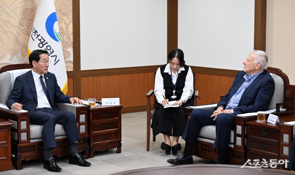 인천광역시(시장 유정복)는 지난 23일 오후 시청에서 유정복 시장이 차병원 및 세계적인 줄기세포 연구기관인 미국 존스홉킨스 대학병원 임원진과 만나 전략적 협력 방안을 논의했다. 사진제공|인천시
