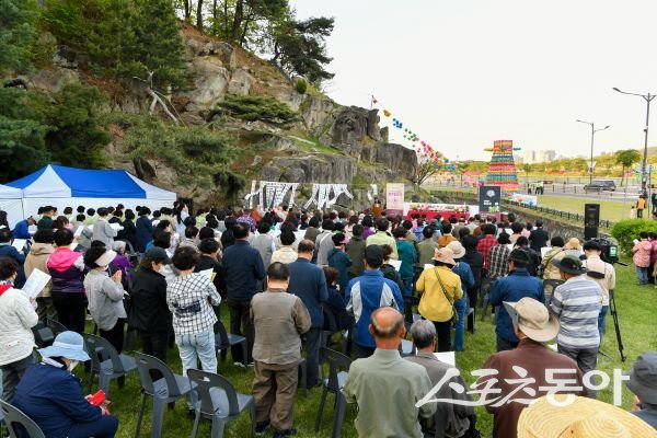영주시가 26일 부처님 오신날 봉축법요식 및 천도재를 봉행하고 있는 모습. 사진제공|영주시