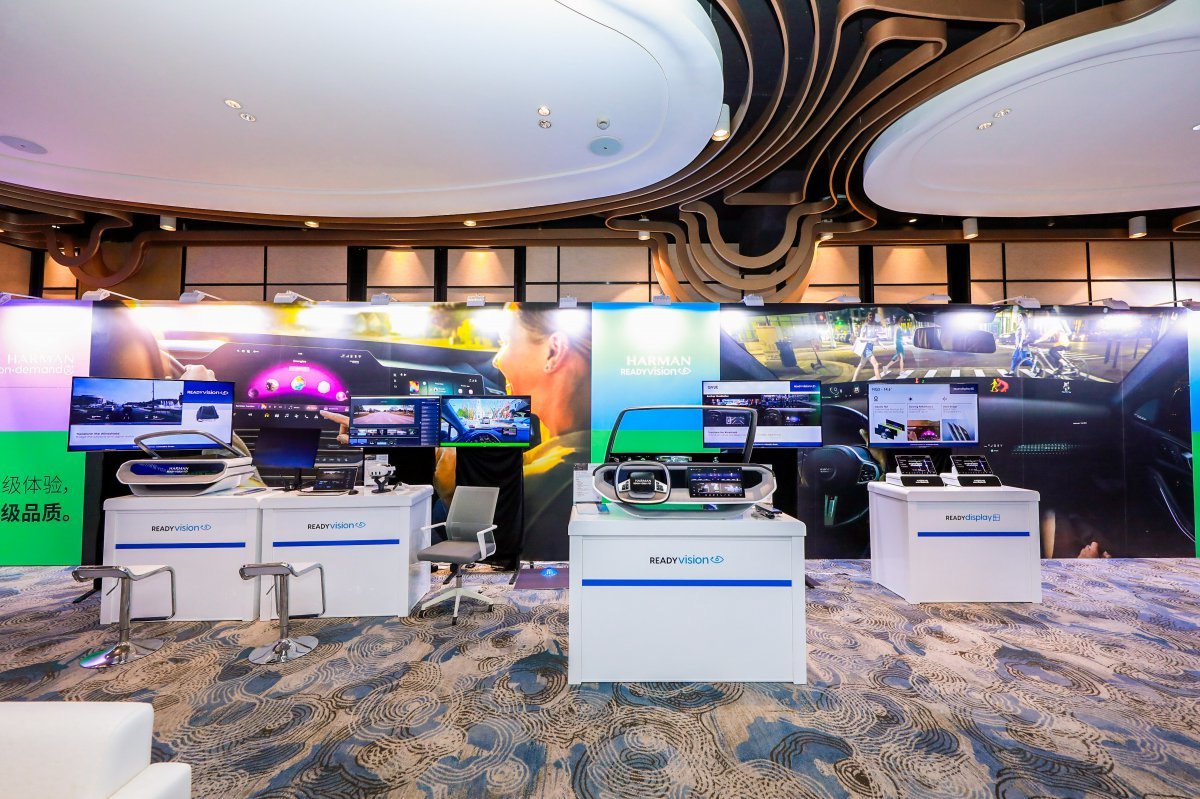 하만(HARMAN)의 ‘레디(Ready)’ 제품군은 CCU 기반 OTA 업데이트, AI 감성 인식, 증강현실 HUD, Neo QLED 디스플레이, 5G·위성 통신 등 최첨단 기술을 결집했다. 차량 내 연결성과 몰입형 사용자 경험을 혁신적으로 확장한다. 사진제공 ｜하만