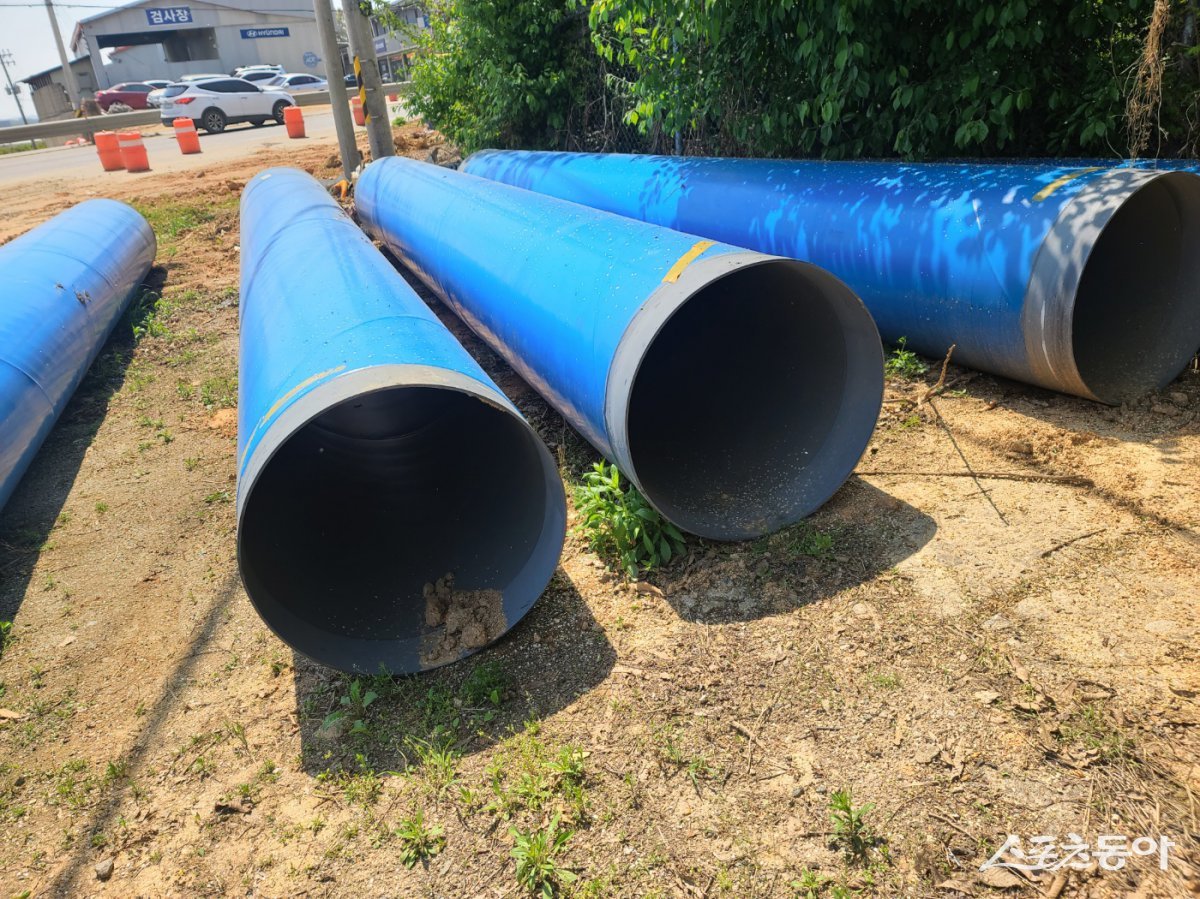 지난 25일 스포츠동아 취재 결과 일부 구간에서 상수도관을 연결하는 필수적인 용접 작업이 제대로 이루어지지 않은 정황이 포착됐다