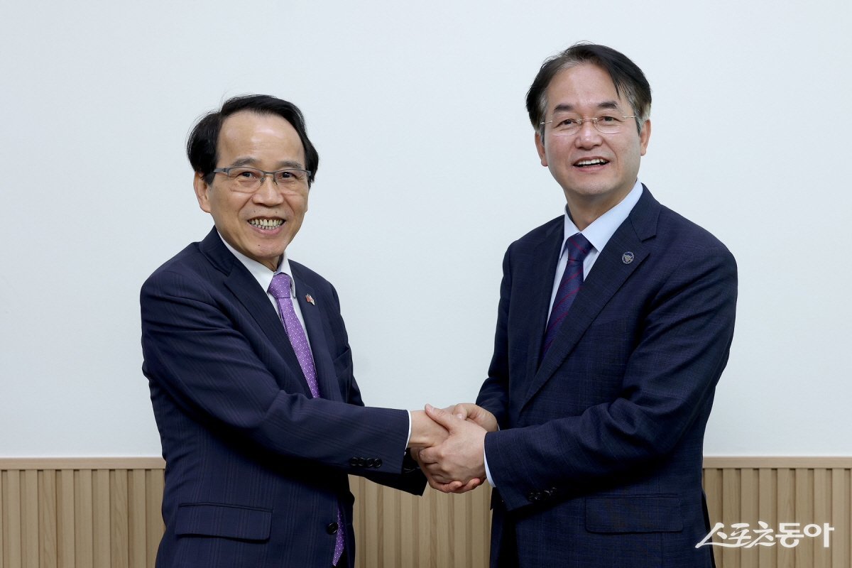 이동환 고양특례시장(오른쪽)과 가오슝시 린친롱 부시장 모습. 사진제공ㅣ고양시