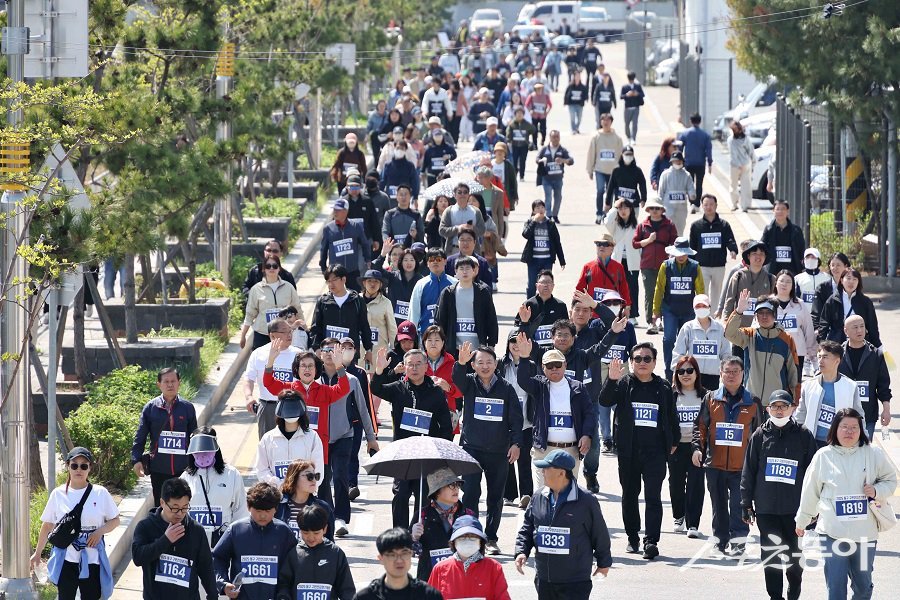 인천 동구, 만석·화수 해안산책로 구민건강걷기행사를 개최했다. 사진제공|인천 동구청