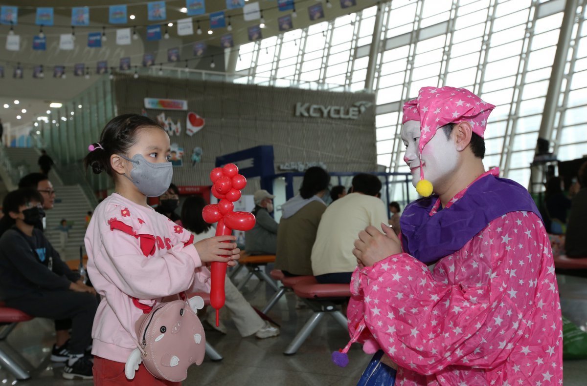 광명스피돔에서는 어린이날 행사와 함께 특별 월요 경륜도 열린다. 이날은 무료로 경주를 관람할 수 있다 사진제공|국민체육진흥공단