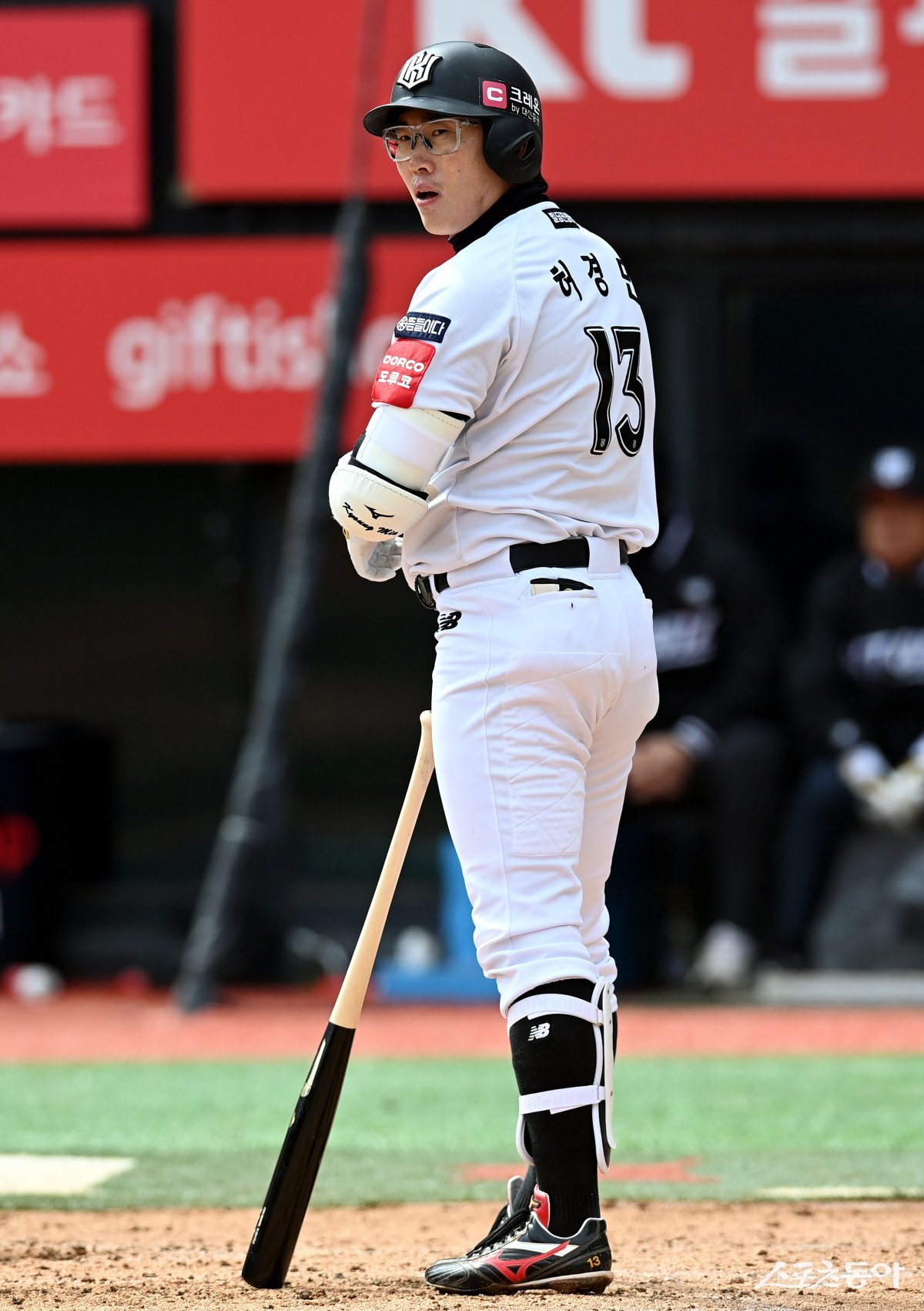 KT 주전 3루수 허경민이 햄스트링 통증으로 28일 1군 엔트리에서 제외됐다. 공·수 양면에서 큰 손실이다. 29일 강백호가 1군에 등록된 게 그나마 위안거리다. 스포츠동아 DB