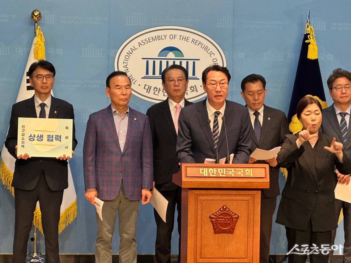 정명근 화성특례시장이 지난 28일 국회 의원회관에서 열린 ‘특례시-인구감소지역 상생협력 협약식’에서 발언하고 있다. 사진제공|화성시