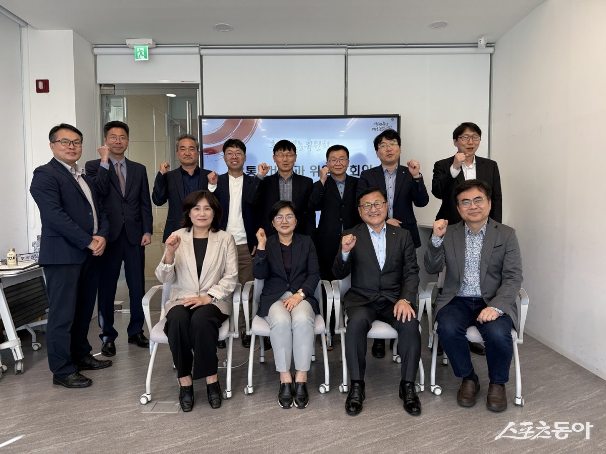 충남도는 지난 21일 제2기 충남 쎈농위원회를 공식 출범시킨 데 이어, 28일 이를 뒷받침할 유통소비분과 회의를 개최하고 농식품 유통 혁신 방안을 심도 있게 논의했다. 사진제공|충남도